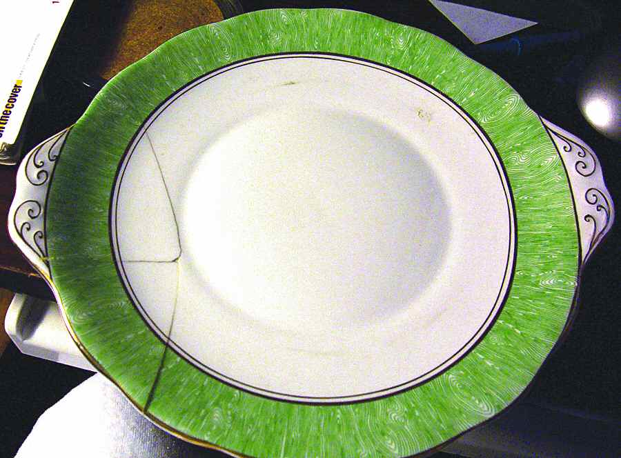 ROA181 Handled Cake Plate by Royal Albert-1
