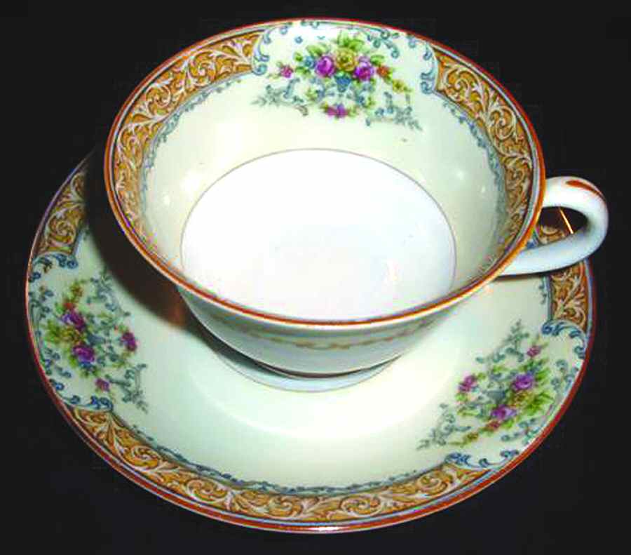 RO84 Footed Cup & Saucer Set by Rose (Japan)-1