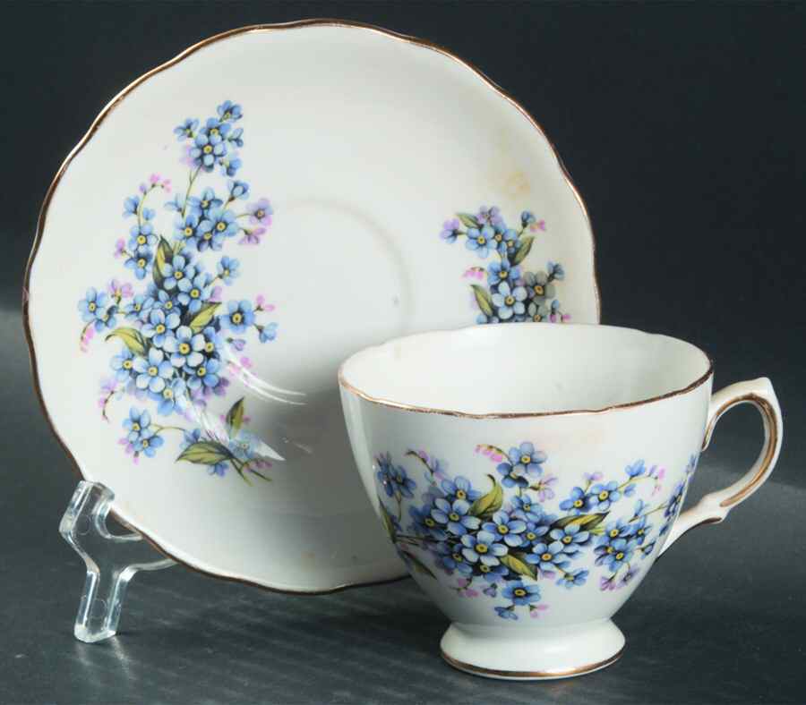 7911 Footed Cup & Saucer Set by Royal Vale-1