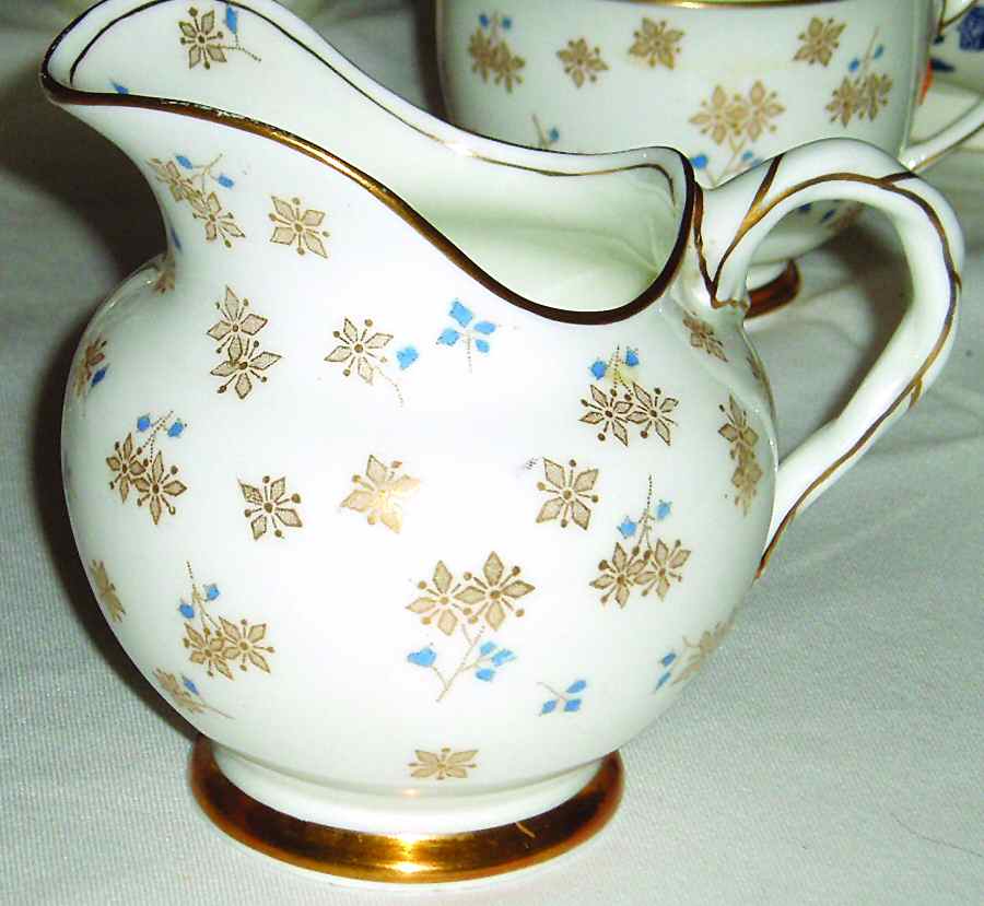 3995 Creamer by Royal Doulton-1