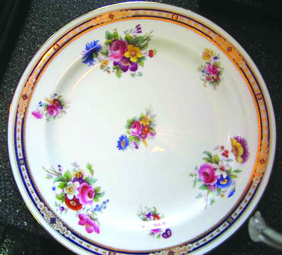V4445 Dinner Plate by Royal Cauldon-1