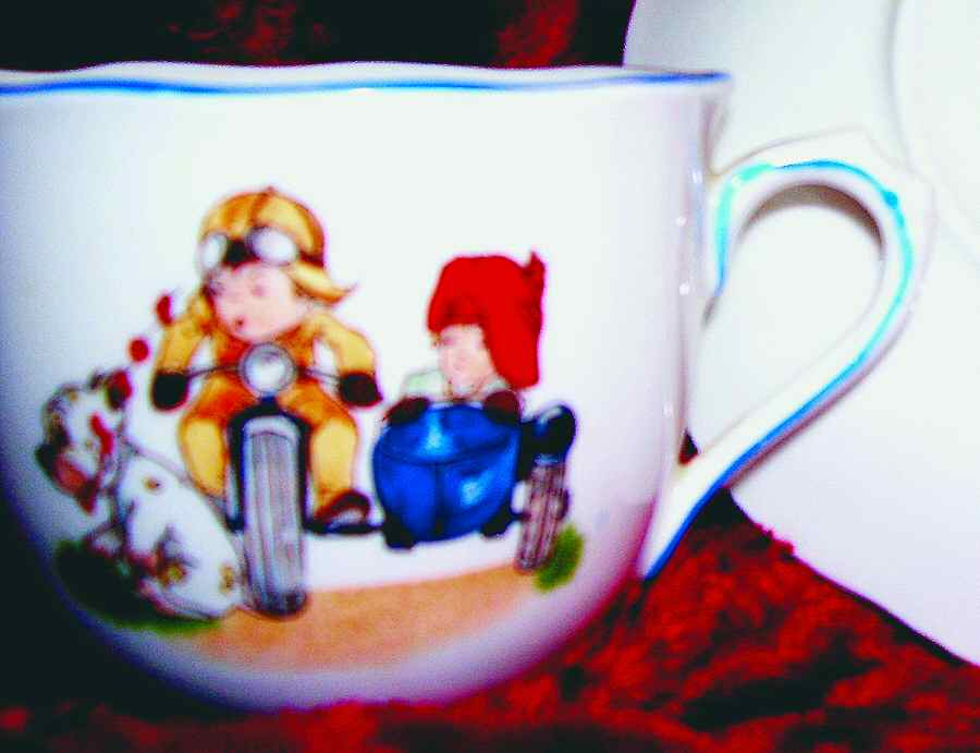 ROA183 Flat Cup by Royal Albert-1