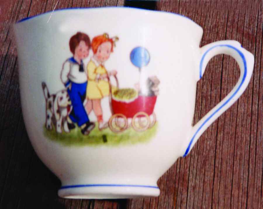 ROA183 Footed Cup by Royal Albert-1