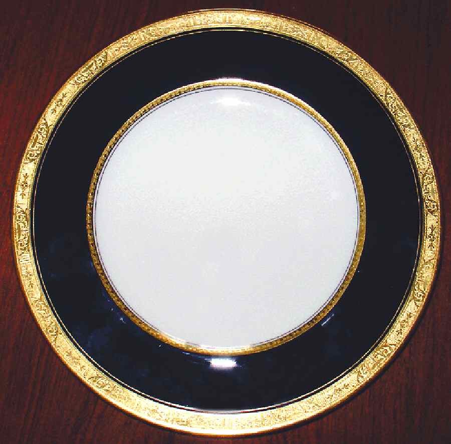 C2901 Dinner Plate by Royal Worcester-1