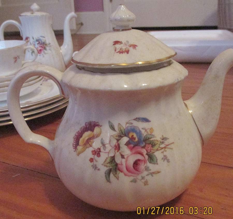 RW184 Teapot & Lid by Royal Worcester-1