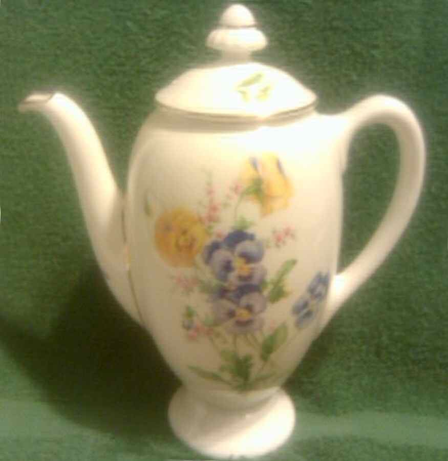 H4132 Coffee Pot & Lid by Royal Doulton-1