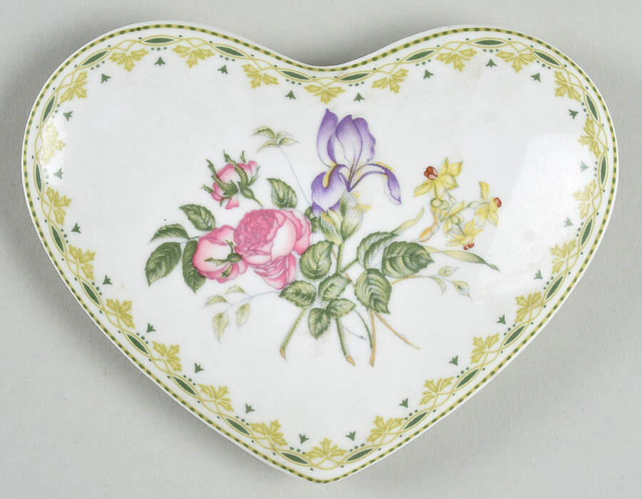 CAMILLA Lid for Trinket Box by Royal Doulton-1