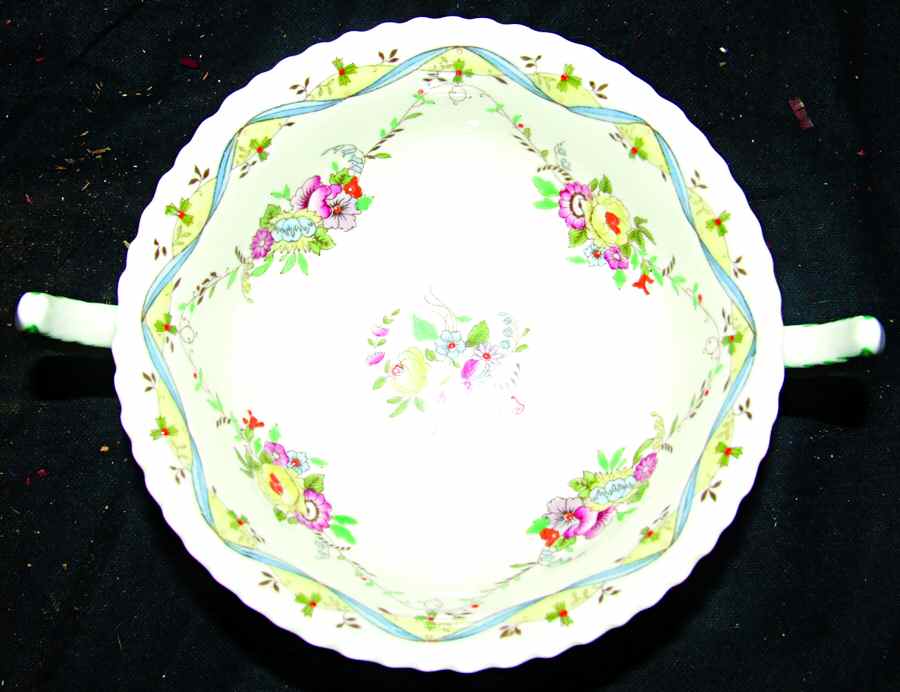V984 Footed Cream Soup Bowl by Royal Doulton-1