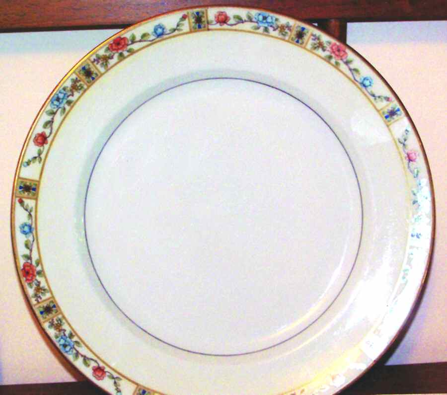 ROB362 Dinner Plate by Royal Bayreuth-1