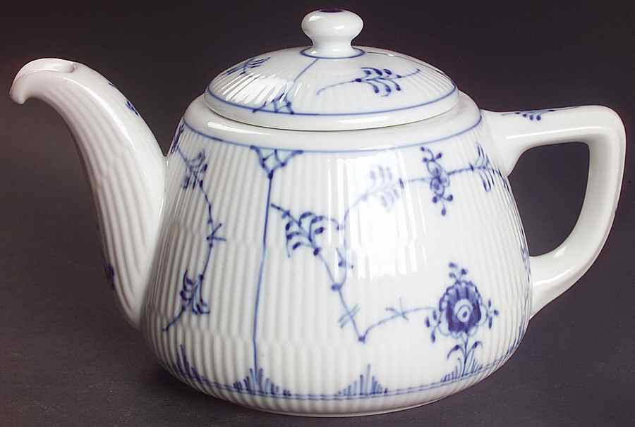 Blue Fluted Plain (Restaurantware) Teapot & Lid by Royal Copenhagen-1