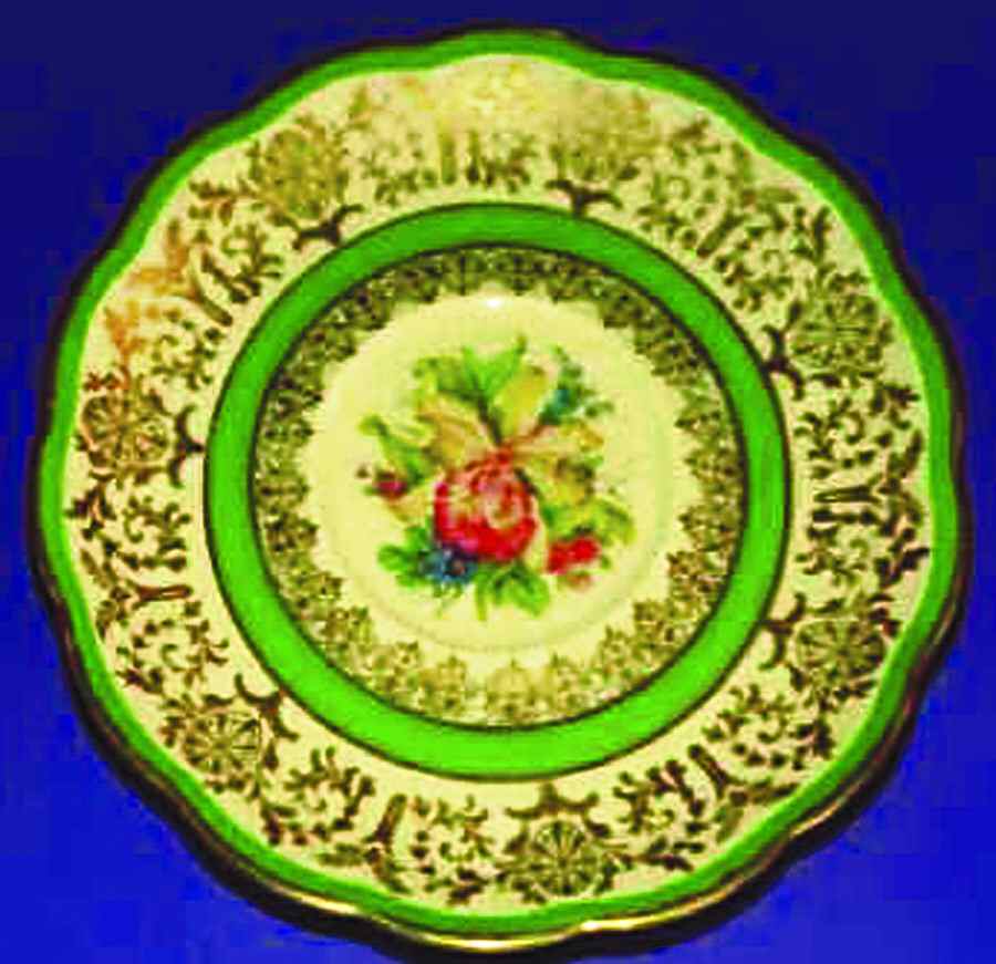 ROB366 Dinner Plate by Royal Bayreuth-1