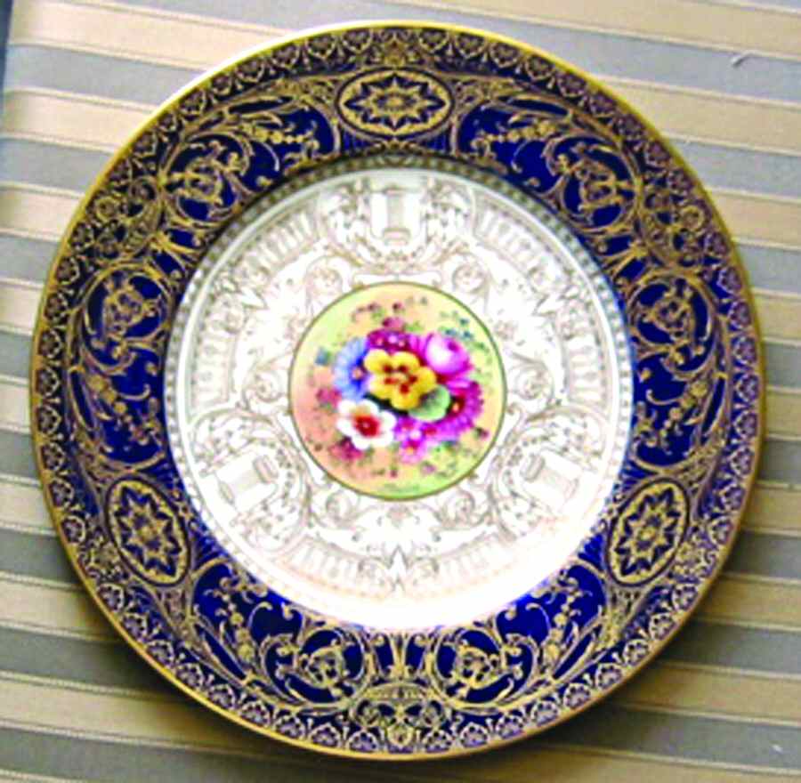 C2932 Dinner Plate by Royal Worcester-1