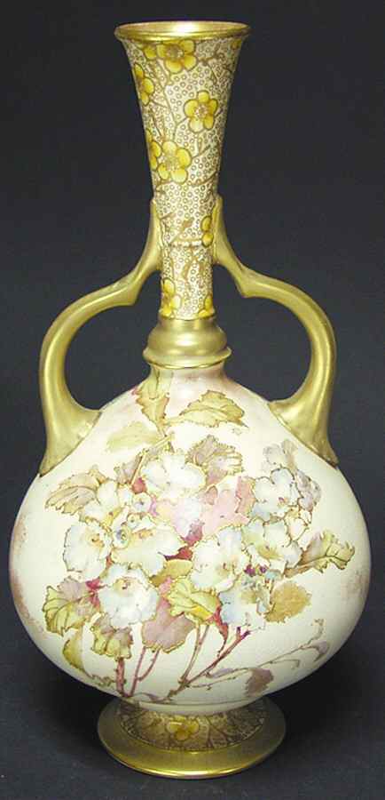 A4061 Urn Bud Vase by Royal Doulton-1