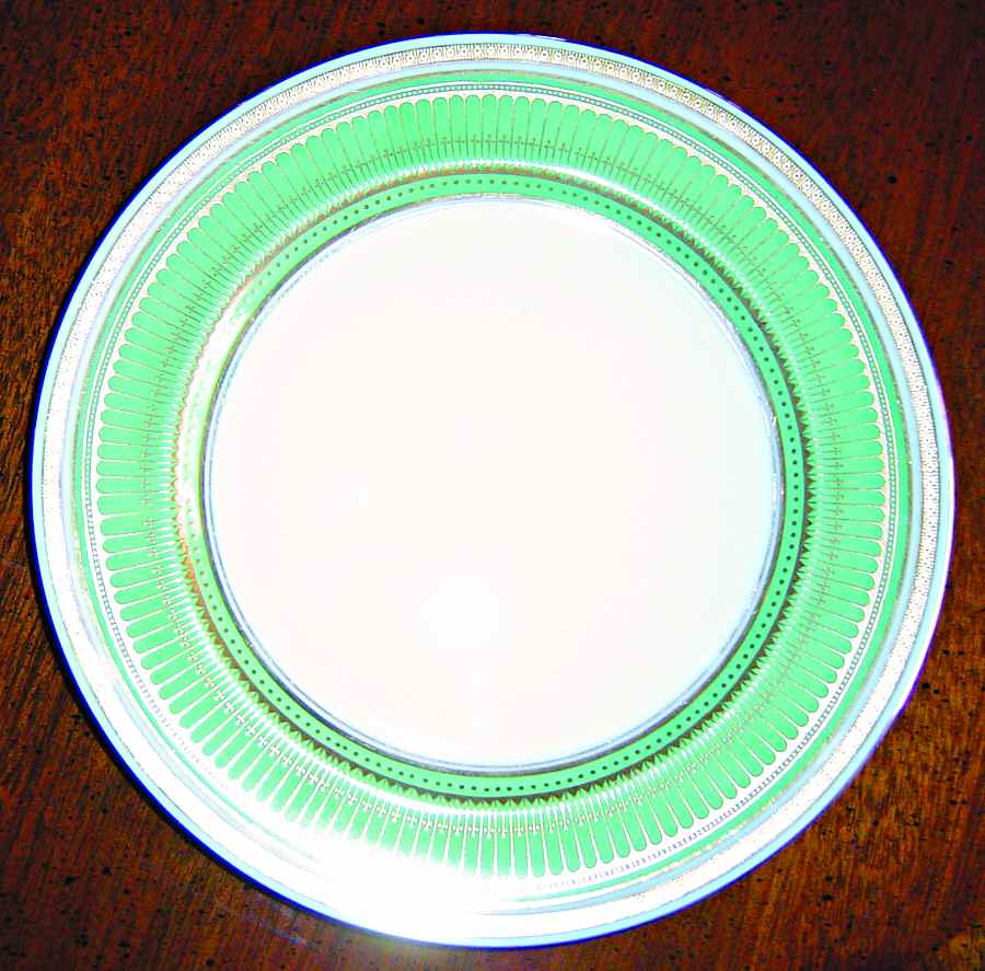 RA6746 Green Luncheon Plate by Royal Doulton-1