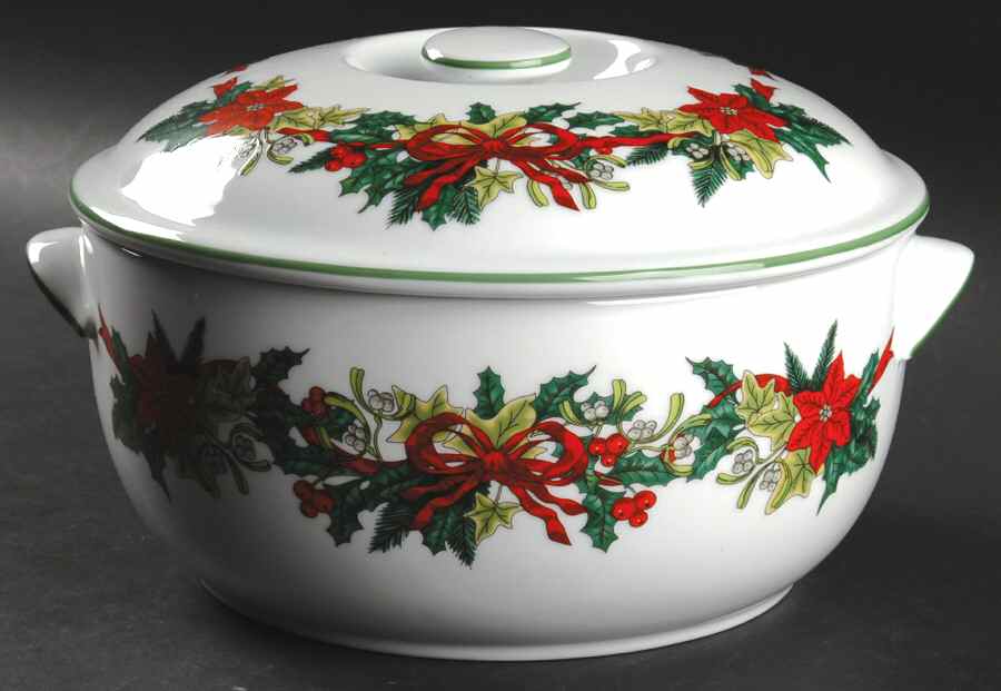 Holly Ribbons Garland 2.5 Qt Round Covered Casserole by Royal Worcester-1