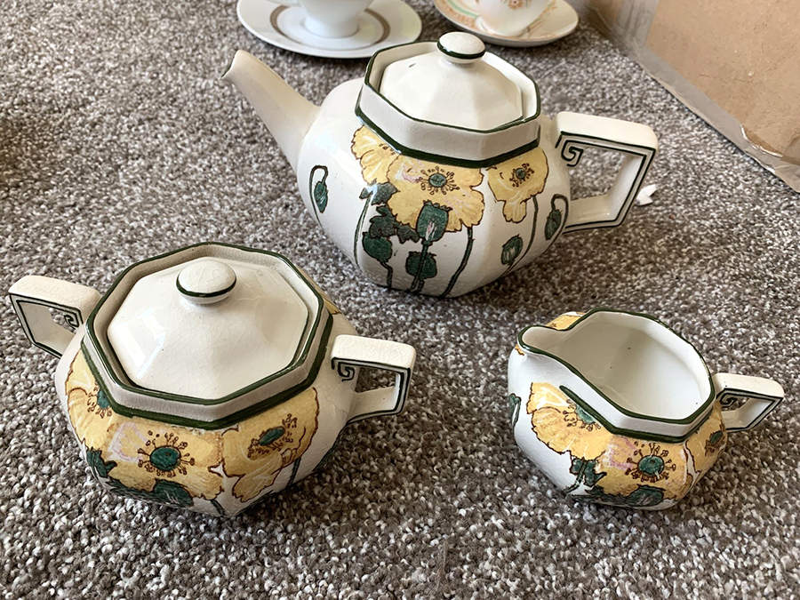 Poppies B (Multisided, Yellow) Teapot & Lid by Royal Doulton-1