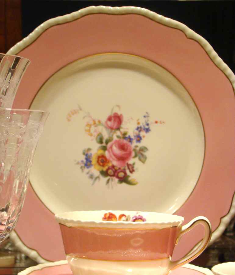 V2199 Dinner Plate by Royal Doulton-1