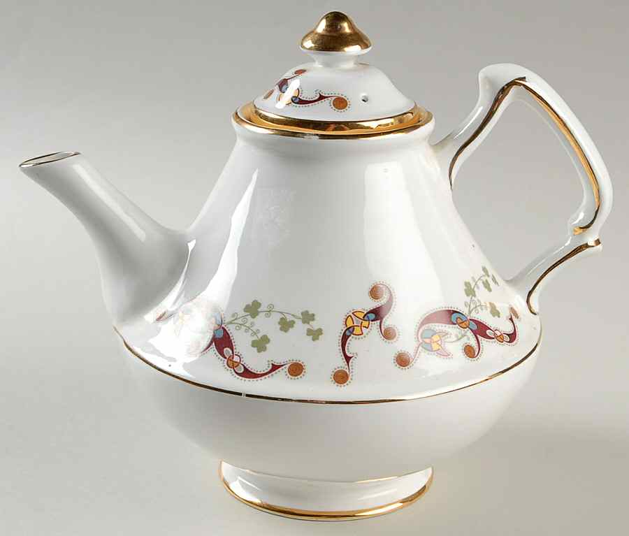 Clonmacnoise Teapot & Lid by Royal Tara-1