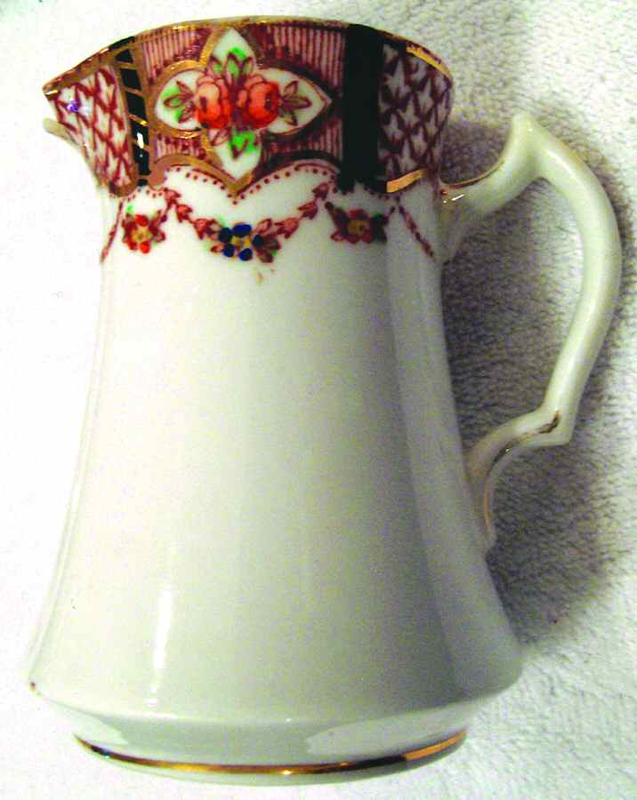 RLY21 Creamer by Roslyn (England)-1