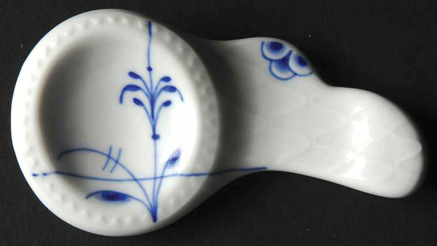 Palmette Spoon Chopstick Rest by Royal Copenhagen-1