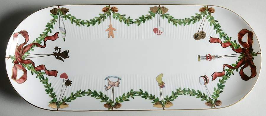Star Fluted 15" Oval Serving Platter by Royal Copenhagen-1