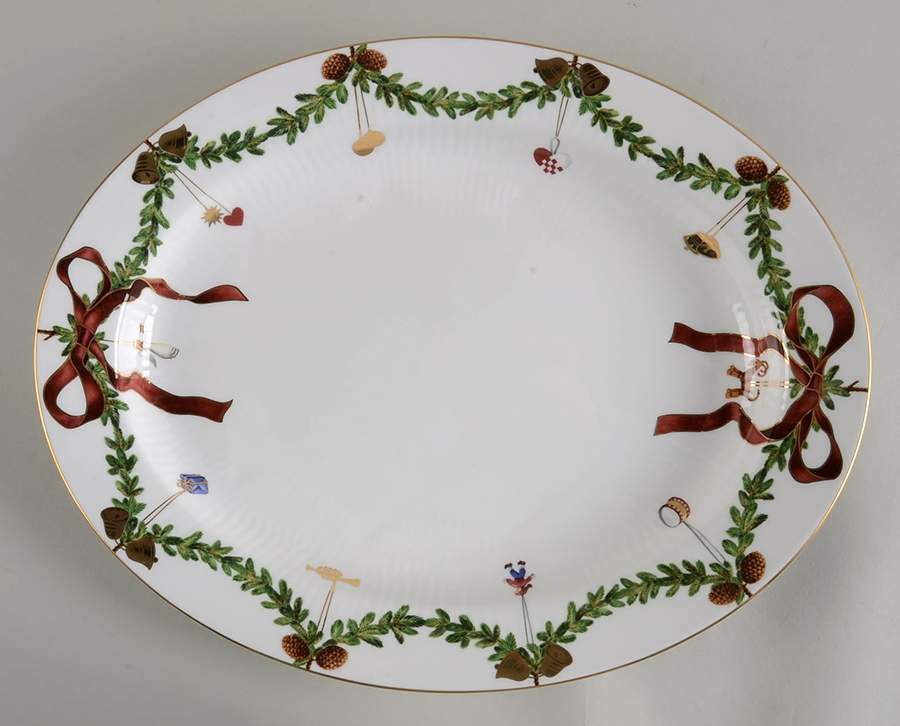 Star Fluted 14" Oval Serving Platter by Royal Copenhagen-1