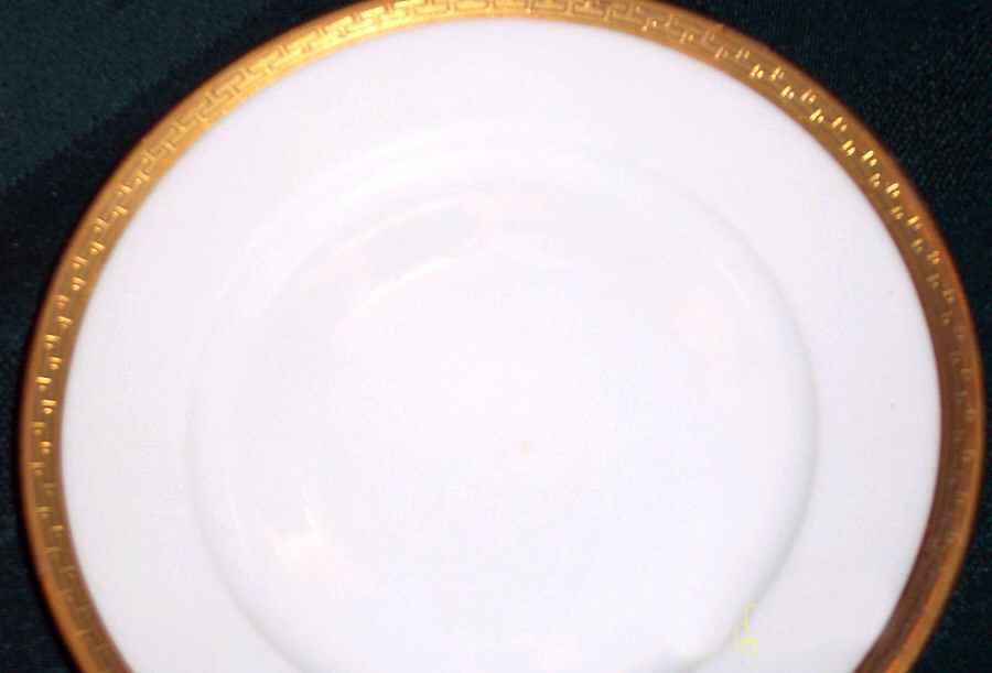 ROB377 Dinner Plate by Royal Bayreuth-1