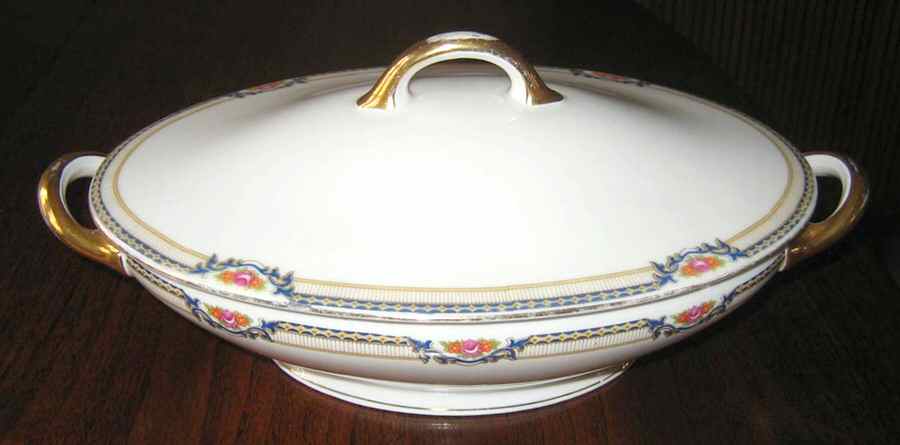 ROB378 Round Covered Vegetable by Royal Bayreuth-1
