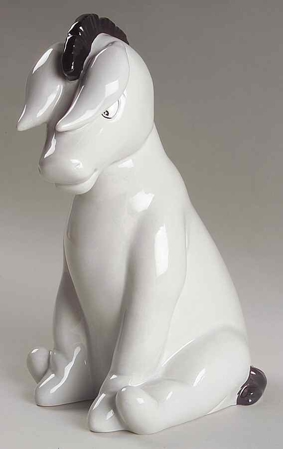 Winnie the Pooh Collection (Disney, Porcelain) Bank by Royal Doulton-1