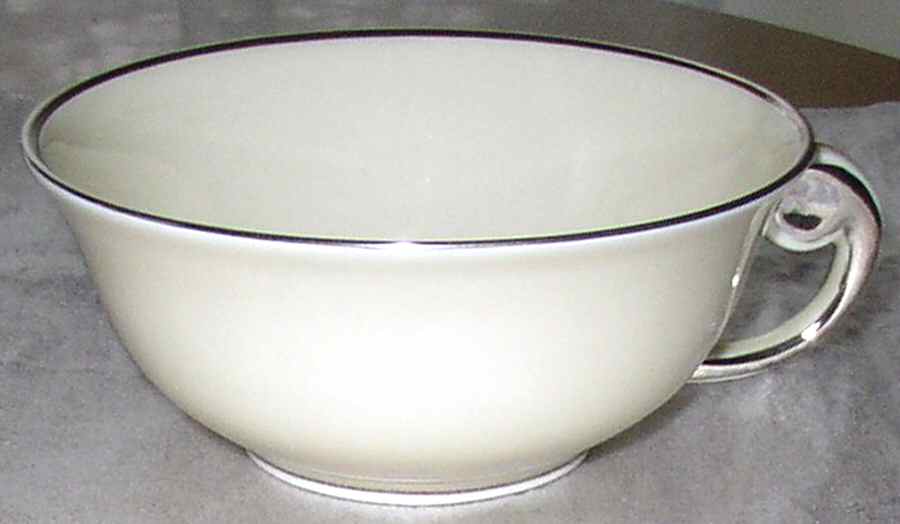 RYD64 Flat Cup by Raynaud-1