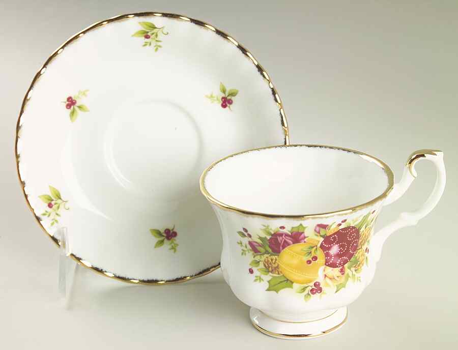 Old Country Roses Holiday (2006) Footed Cup & Saucer Set by Royal Albert-1