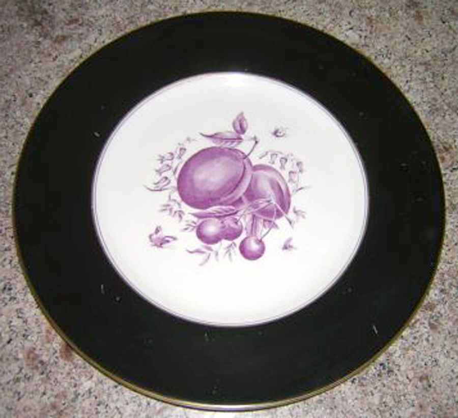 Z2487 Dinner Plate by Royal Worcester-1