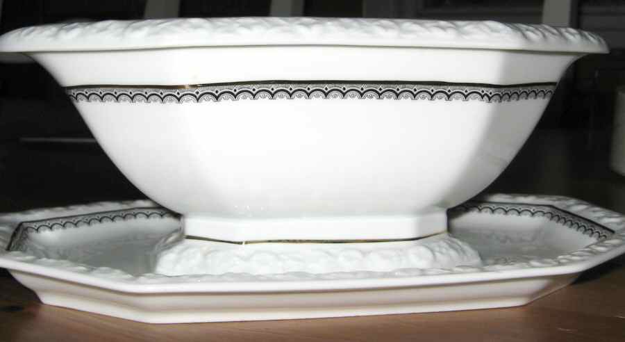 R1748 Gravy Boat with Attached Underplate by Rosenthal - Continental-1