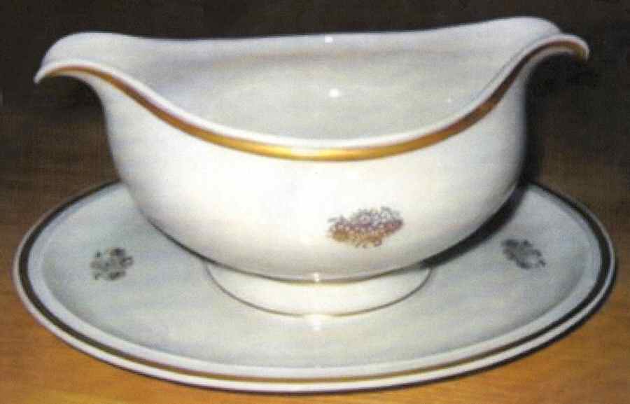 R1785 Gravy Boat with Attached Underplate by Rosenthal - Continental-1