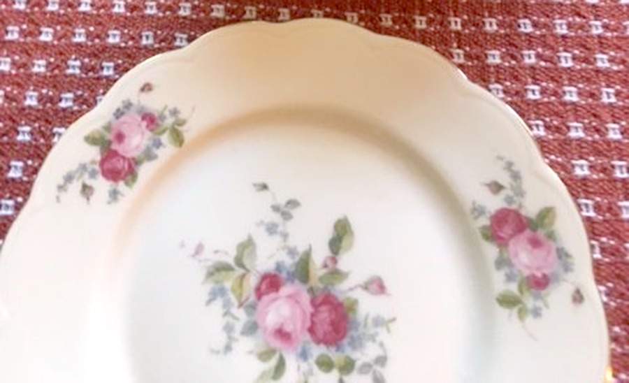 ROB384 Dinner Plate by Royal Bayreuth-1