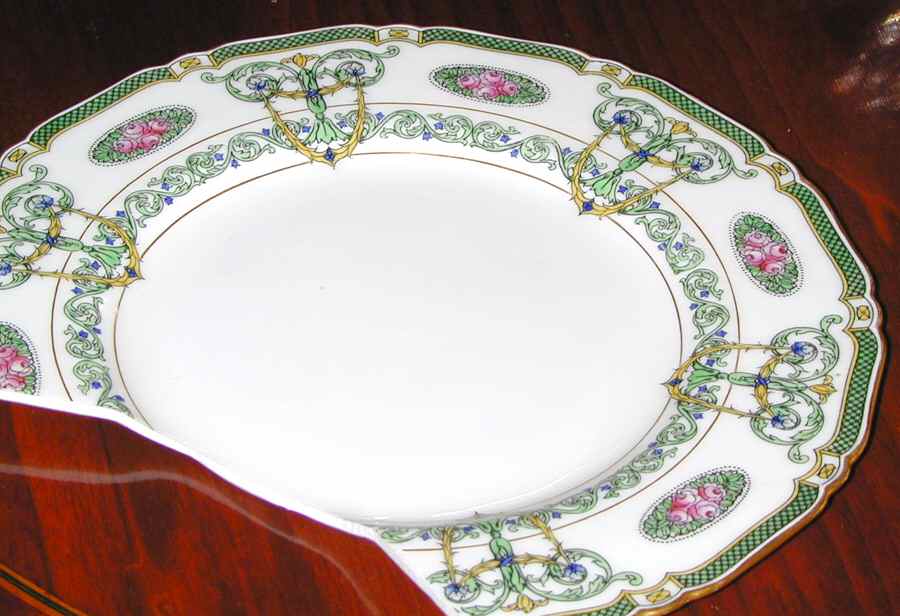 C1826 Dinner Plate by Royal Worcester-1