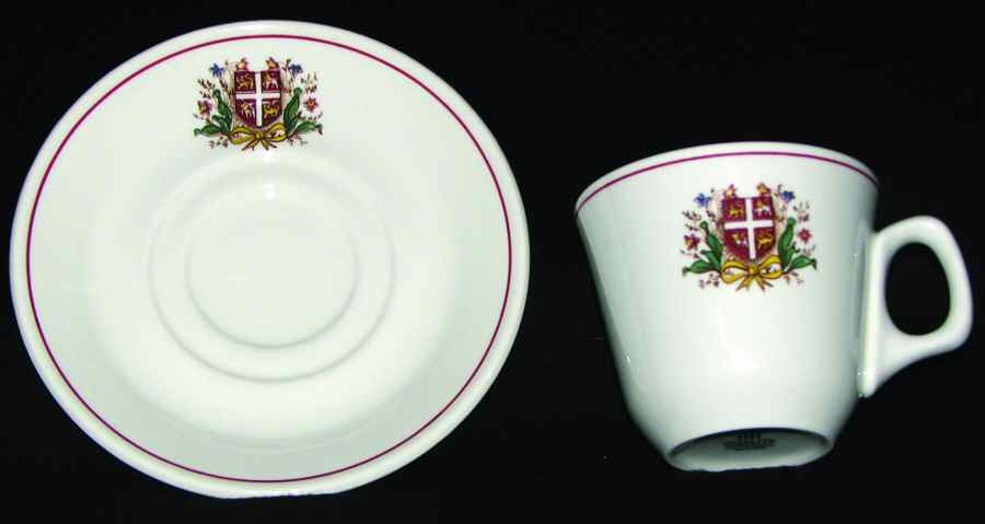RD268 Flat Cup & Saucer Set by Royal Doulton-1
