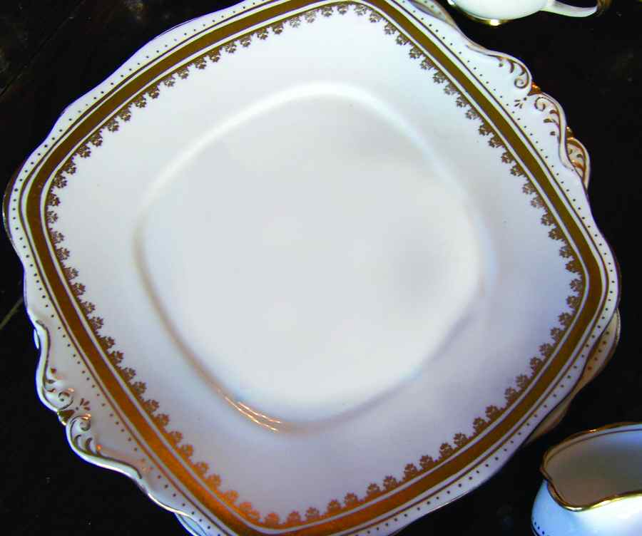 4413 Handled Cake Plate by Roslyn (England)-1