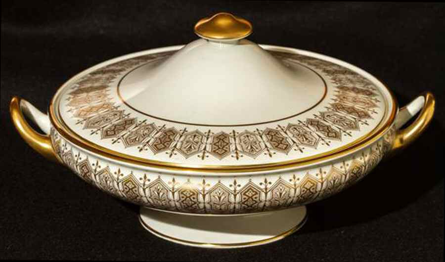 D5438 Round Covered Vegetable by Royal Doulton-1