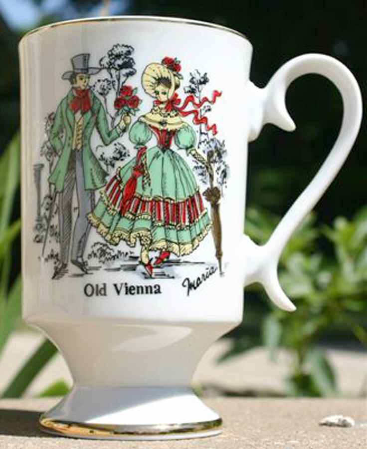 Old Vienna Mug by Royal Crown (Japan)-1