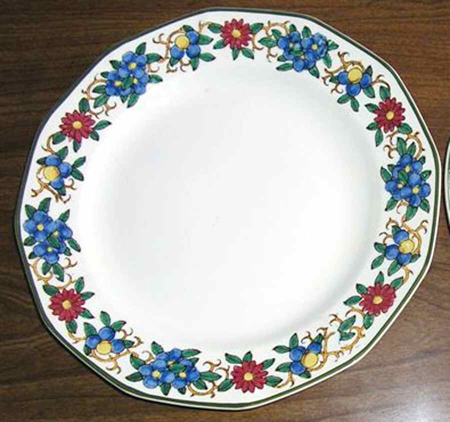 D4520 Dinner Plate by Royal Doulton-1