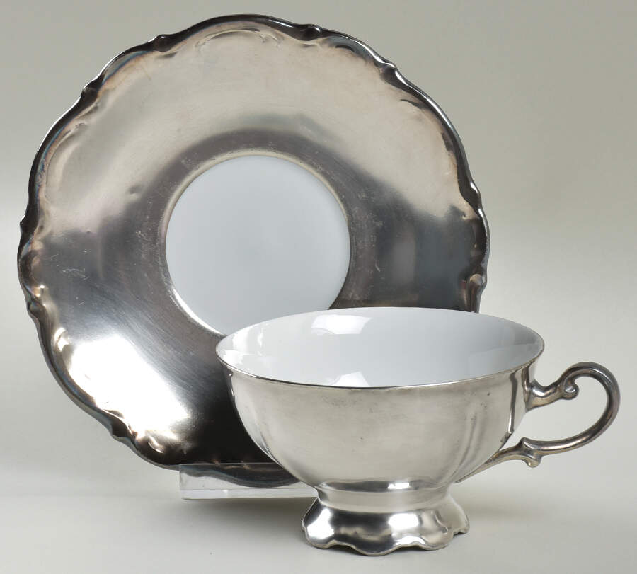 RUW22 Footed Cup & Saucer Set by Rudolf Wachter-1