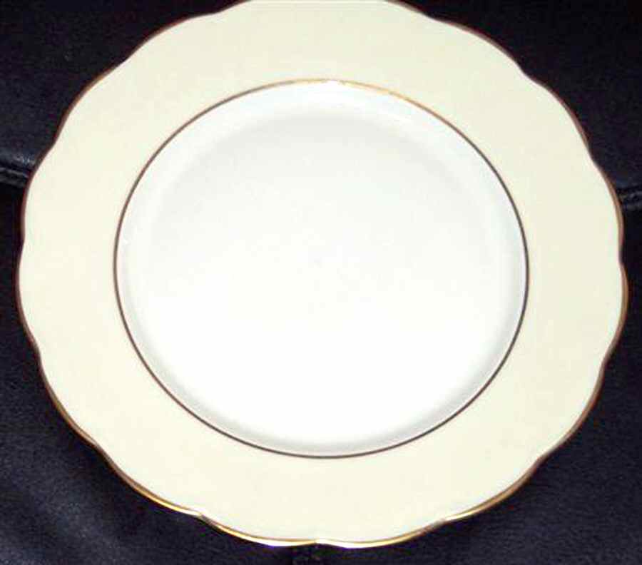 ROB386 Dinner Plate by Royal Bayreuth-1