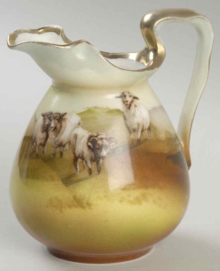 ROB389 Creamer by Royal Bayreuth-1