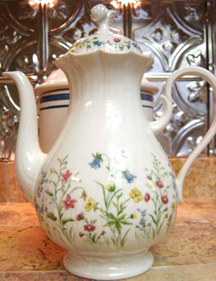 ROT259 Coffee Pot & Lid by Royal Tettau-1
