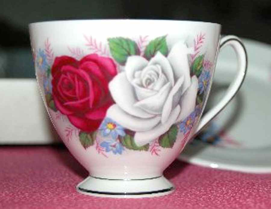 RIA64 Footed Cup by Rosina-Queens-1