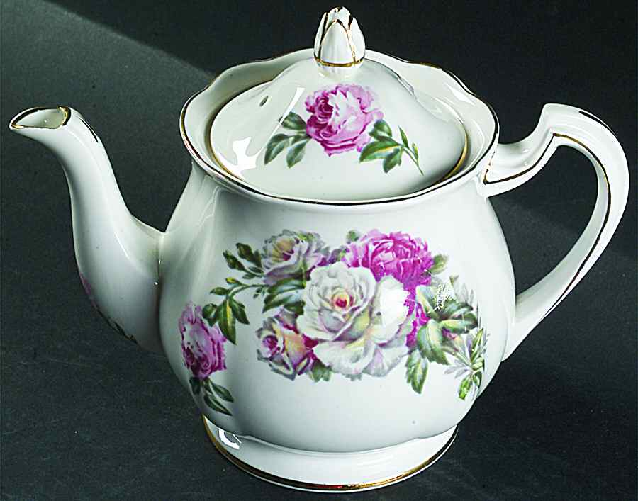 Irish Elegance (Smooth Gold Trim) Teapot & Lid by Royal Standard-1