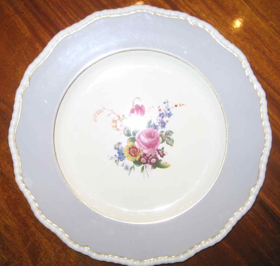 V2025 Dinner Plate by Royal Doulton-1
