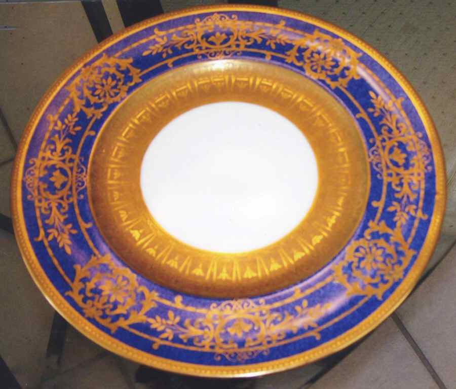 V2333 Luncheon Plate by Royal Cauldon-1