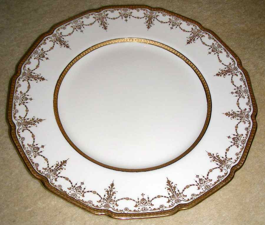 6657 Dinner Plate by Royal Doulton-1